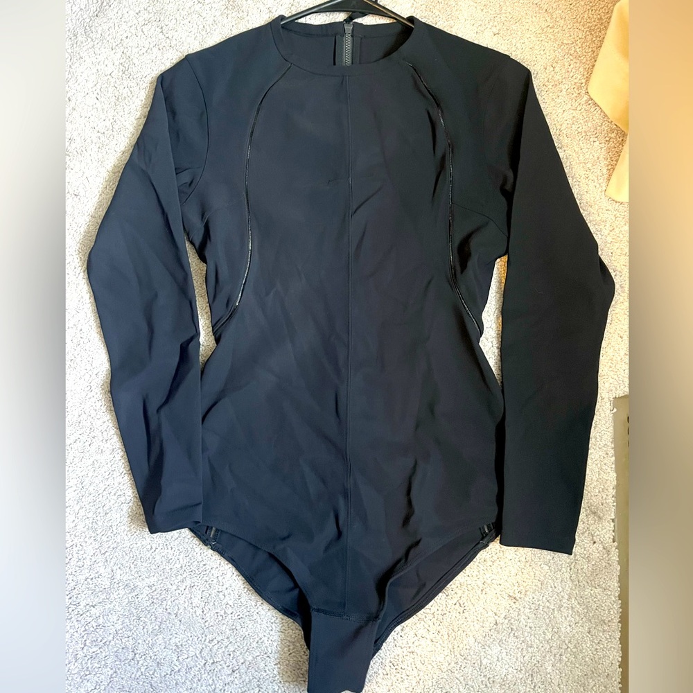 LuluLemon NWOT Black Rash Guard Size 6